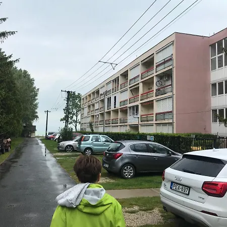 Kaposvari Tarsasudulo Apartament